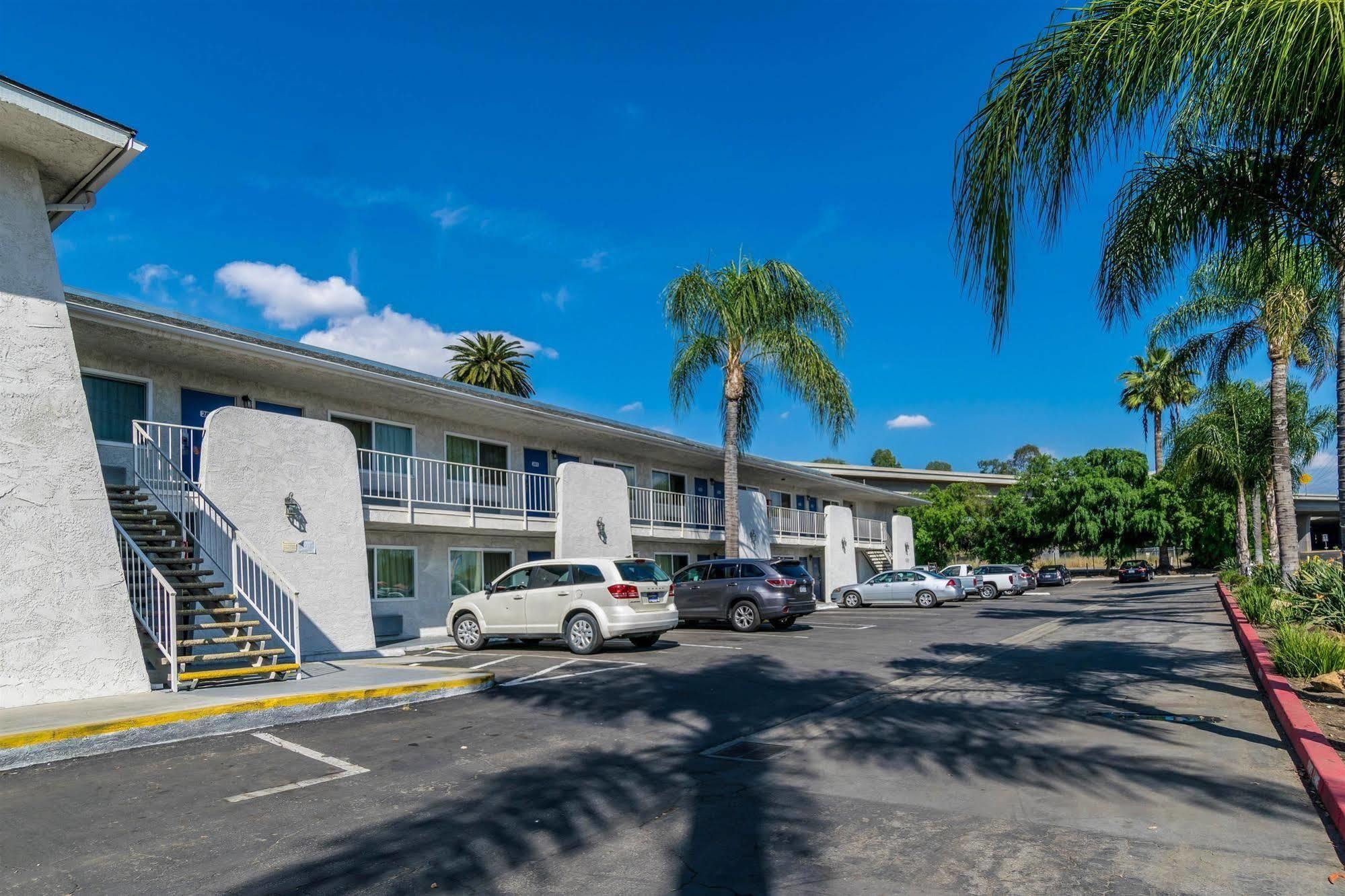 Motel 6-Redlands, Ca Bagian luar foto