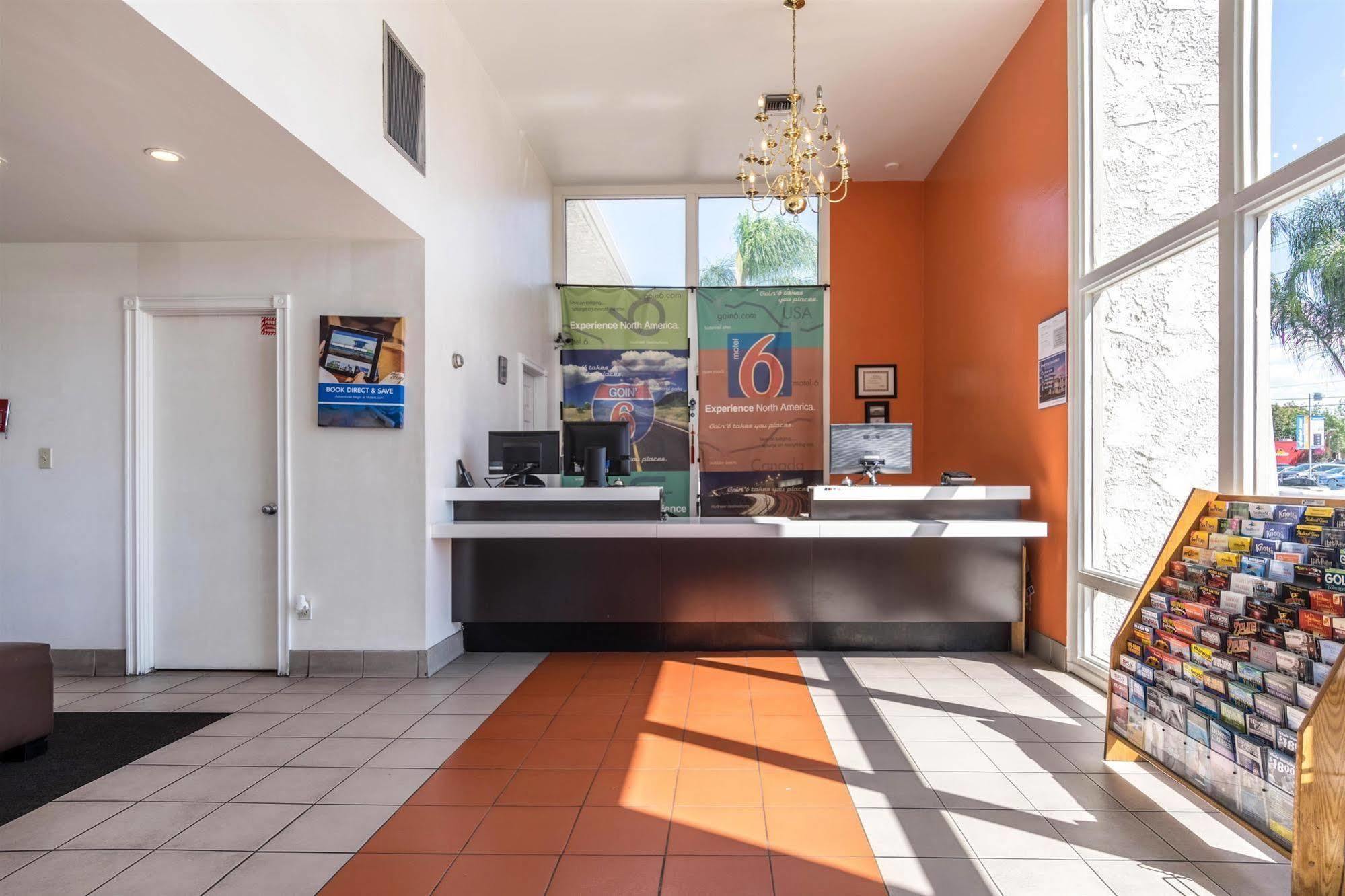 Motel 6-Redlands, Ca Bagian luar foto